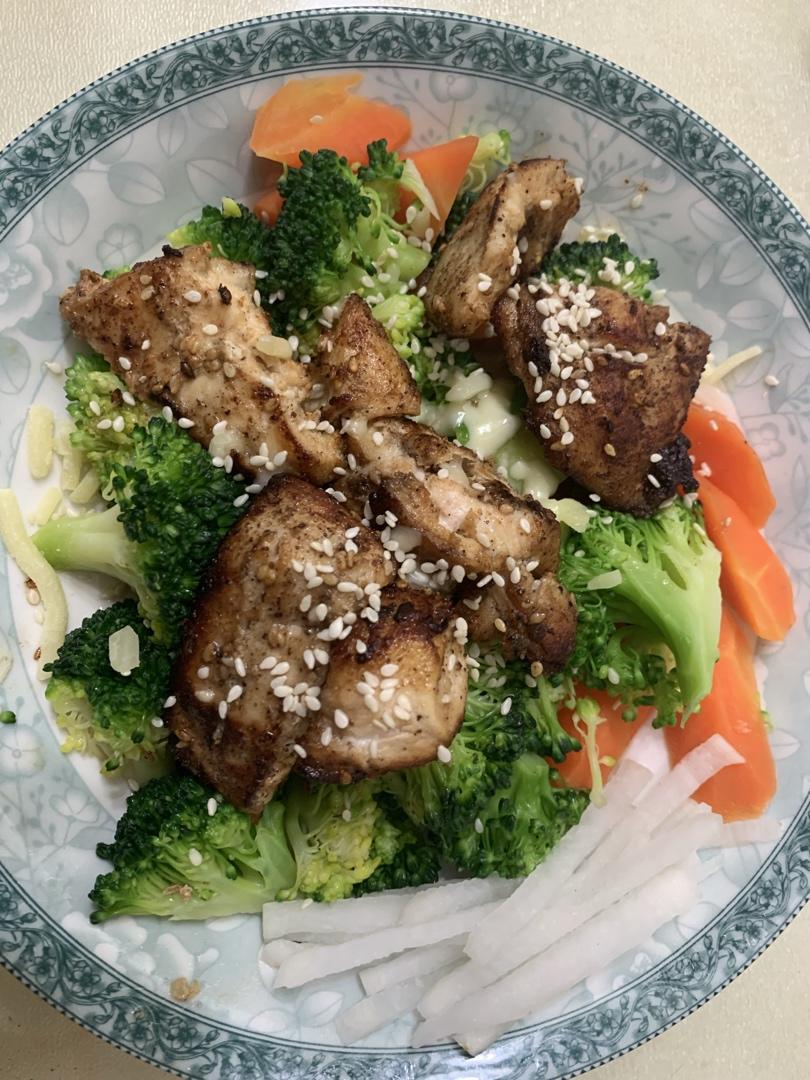 高蛋白美味低脂高颜值鸡胸肉蔬菜沙拉（超详细视频）