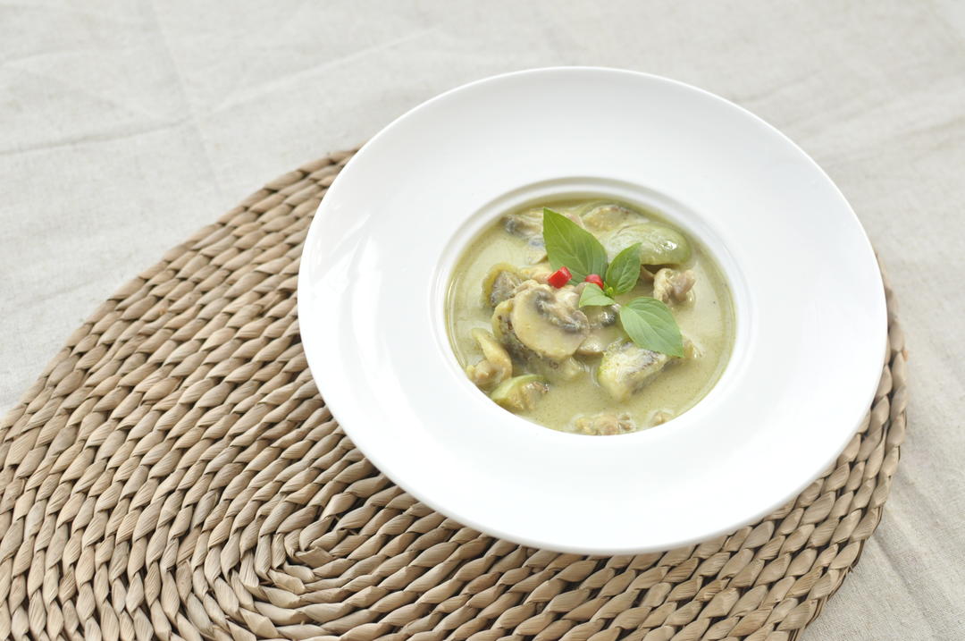 泰式绿咖喱鸡肉 Gaeng Keow Wann แกงเขียวหวานไก่