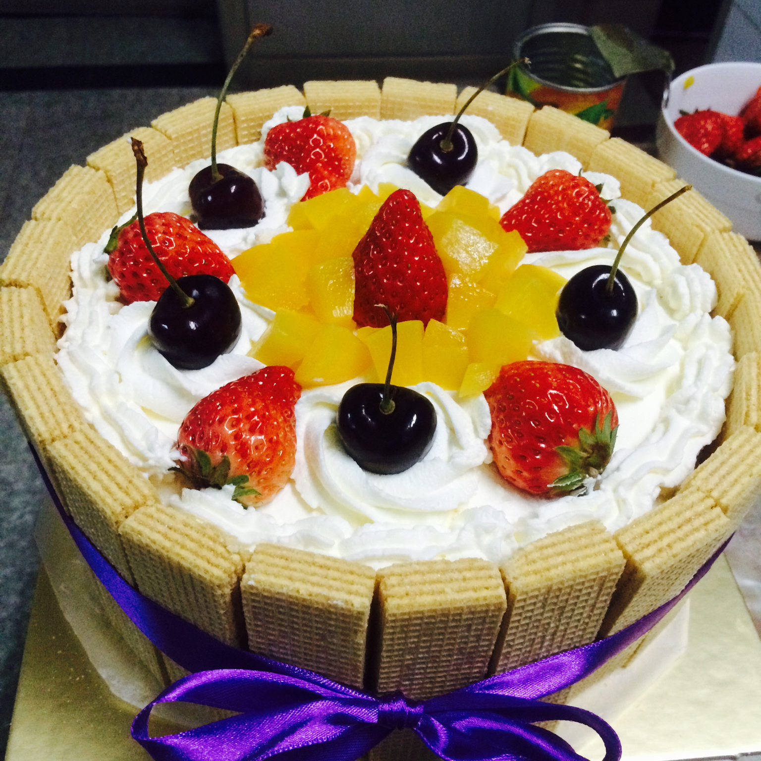 娴鱼做的生日蛋糕教程威化饼干围边