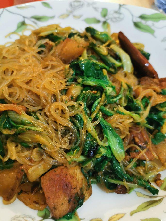 小白菜粉条炒五花肉