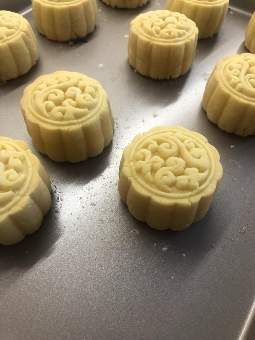 金沙奶黄流心月饼