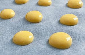蛋黄溶豆的做法 步骤2