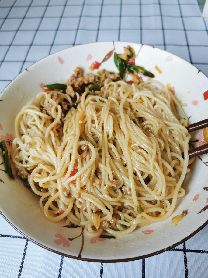 快手肉末拌面