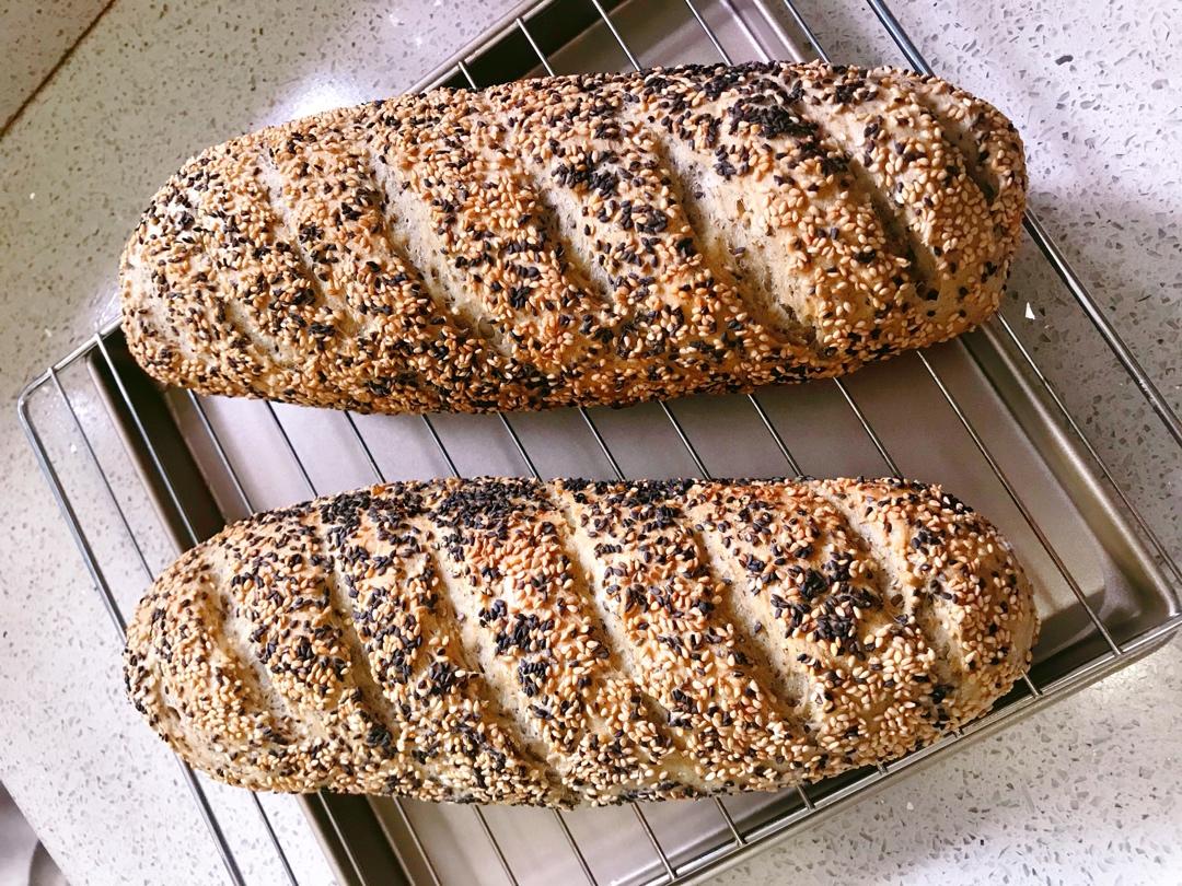 无糖无油法式芝麻面包丨表皮香脆，内芯柔润