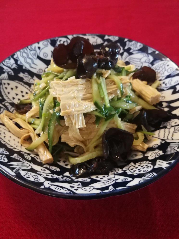 凉拌腐竹木耳