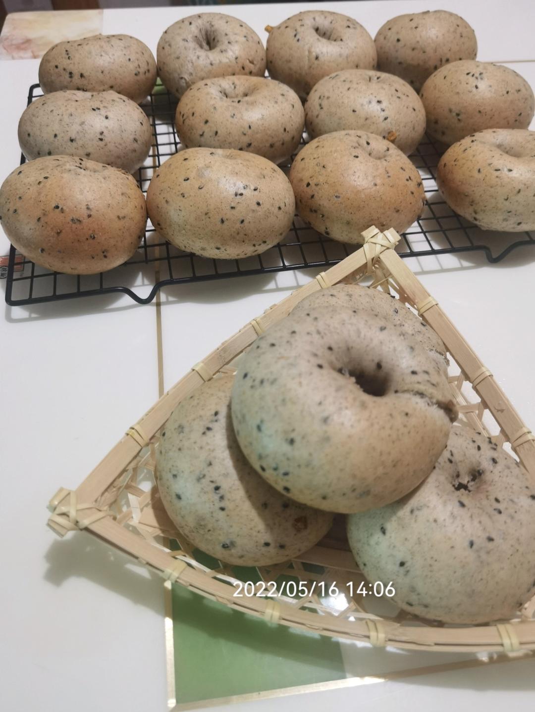 黑芝麻黑麦贝果