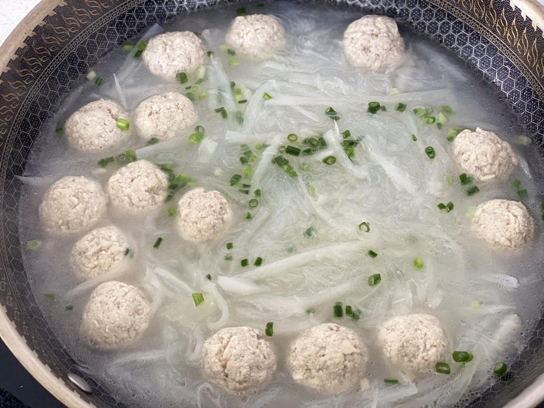 【10分钟系列】白萝卜豆腐圆子汤