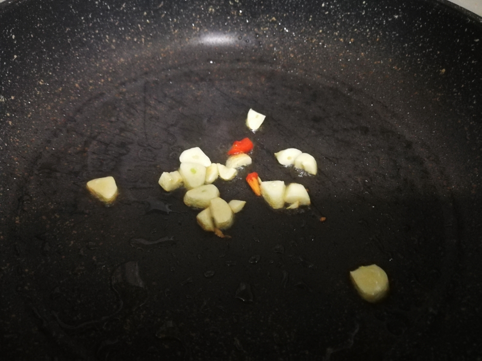 素炒芽菜的做法 步骤1