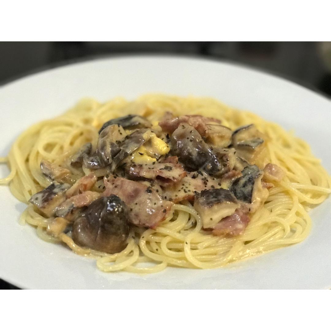 白蘑菇奶油培根意面