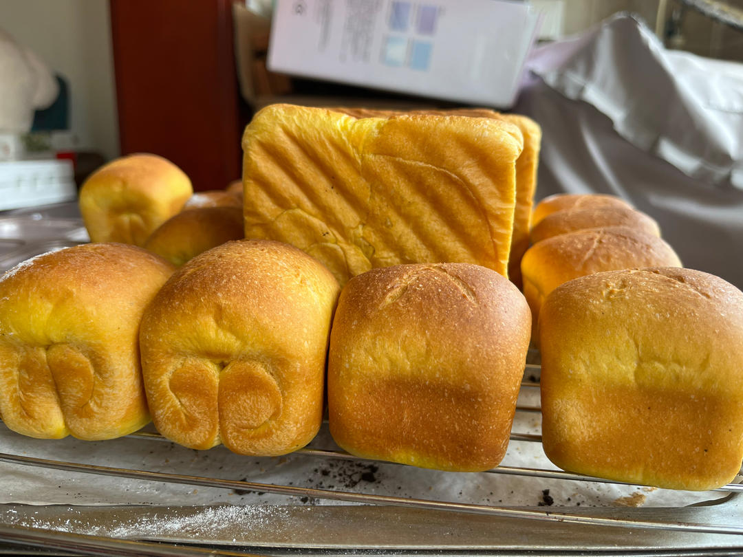 金灿灿的南瓜吐司，松软得没话说！