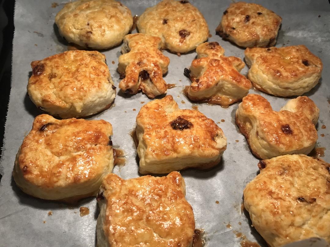 超级松软完美裂纹的司康-English scones