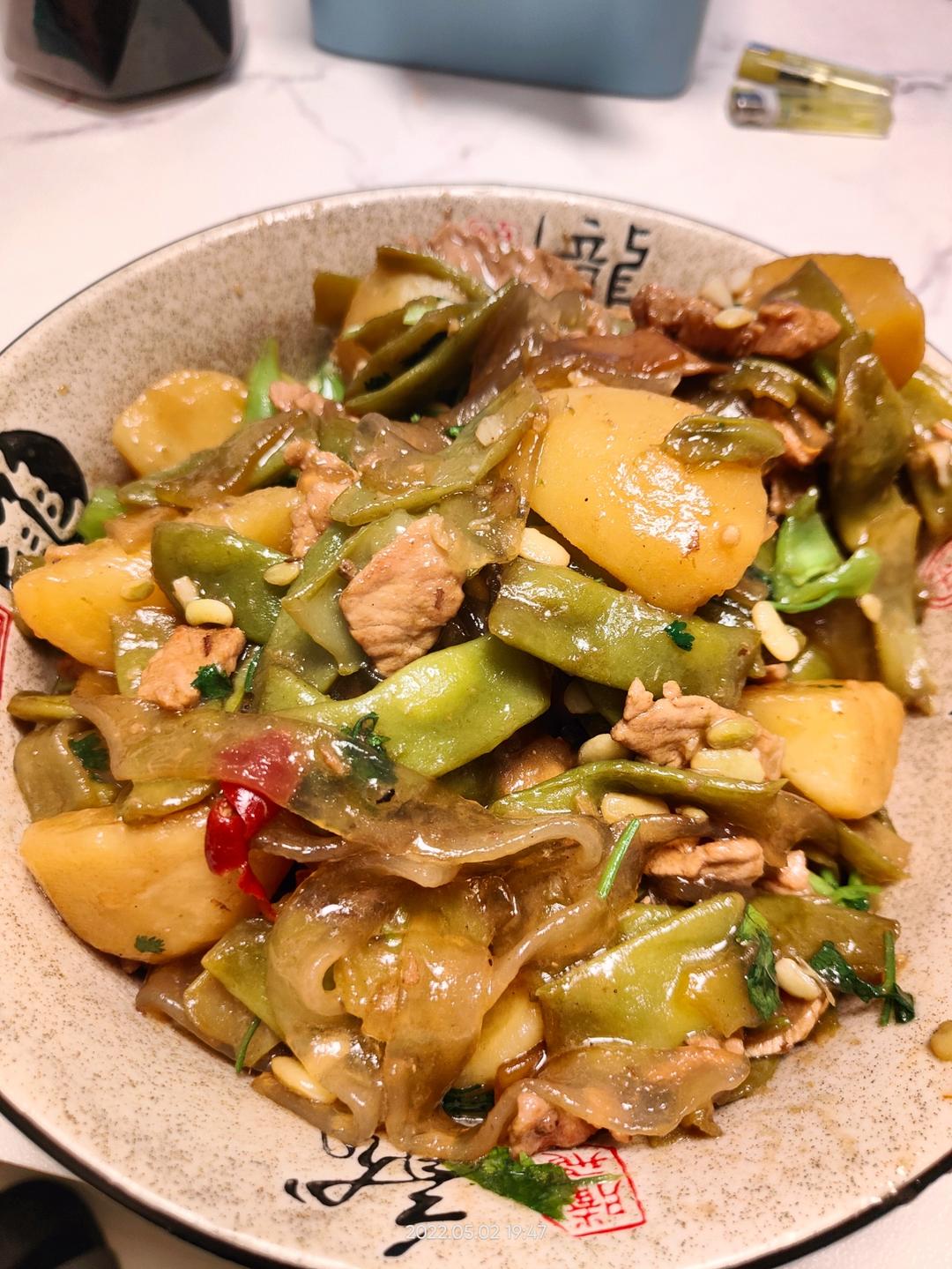 五花肉土豆炖豆角