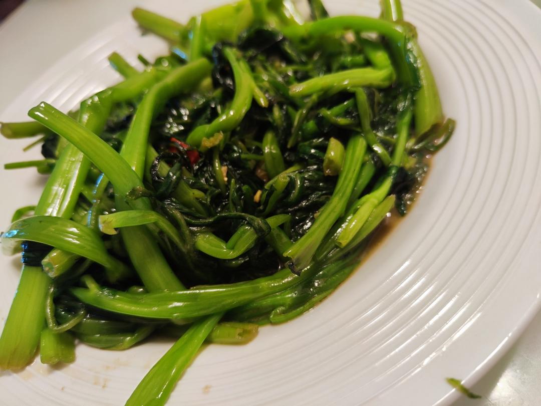 爆炒耗油空心菜