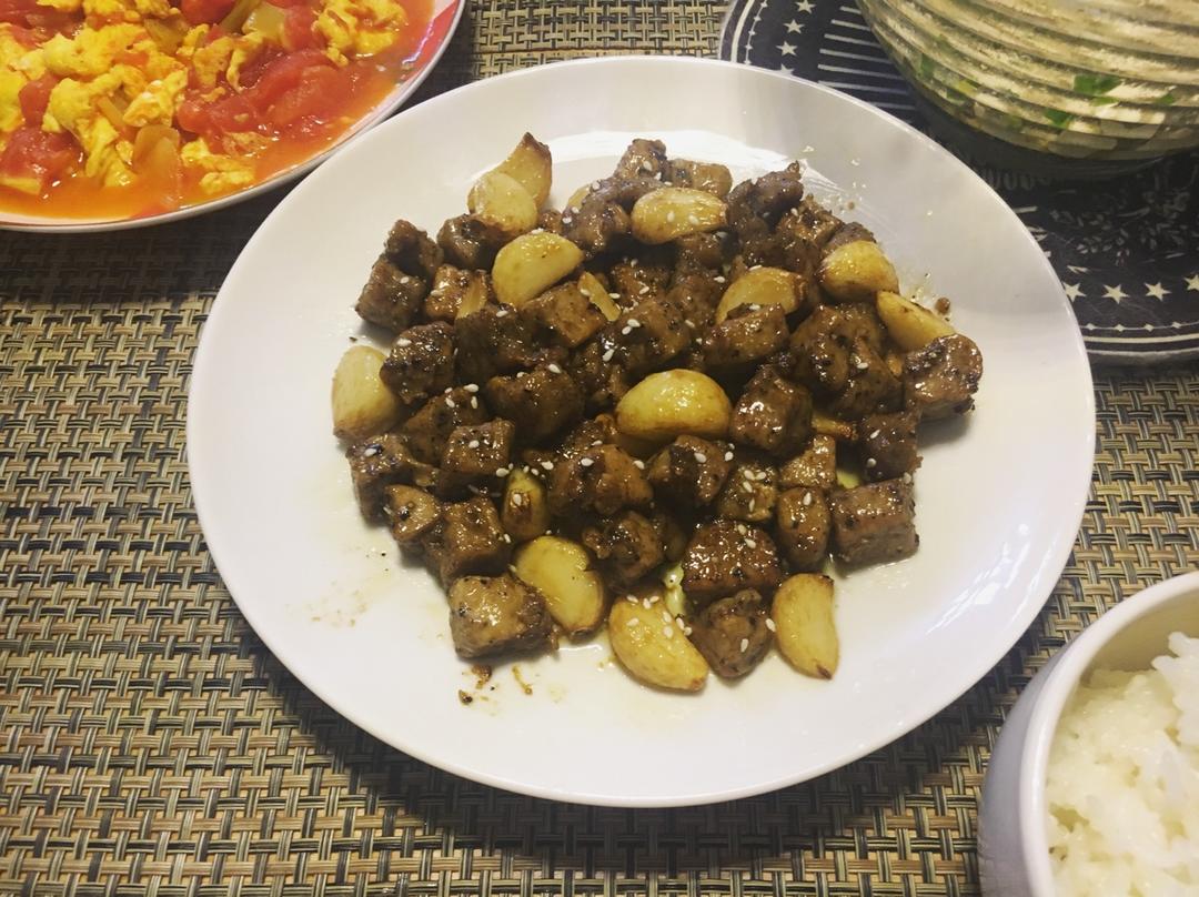 黑胡椒蒜子牛肉粒