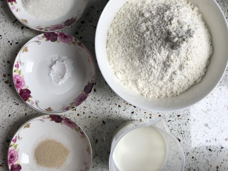 纯奶手撕吐司的做法 步骤1