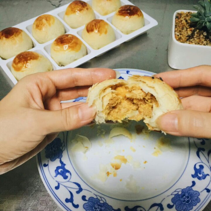 黄金肉松酥