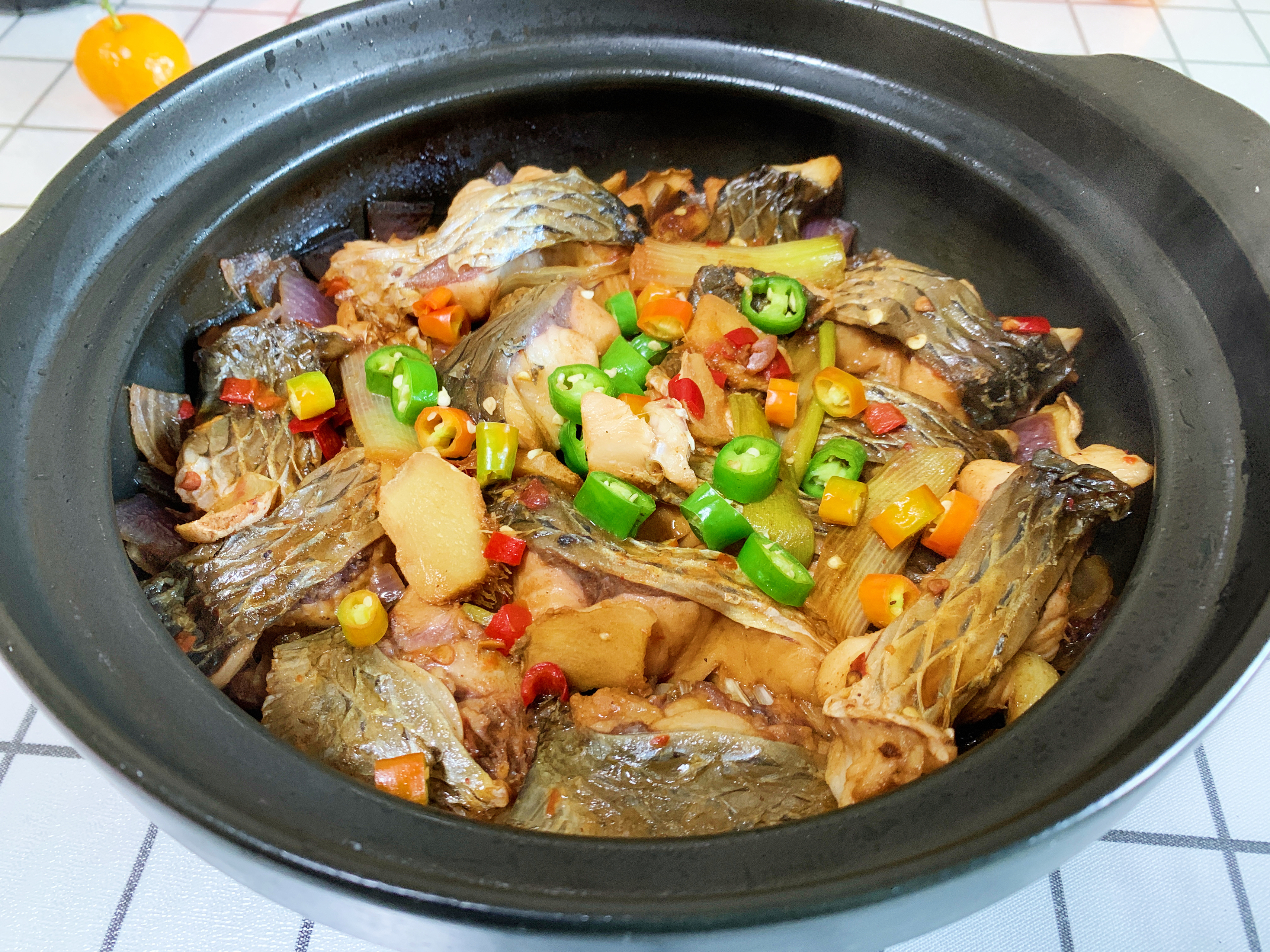 砂锅焗鱼块