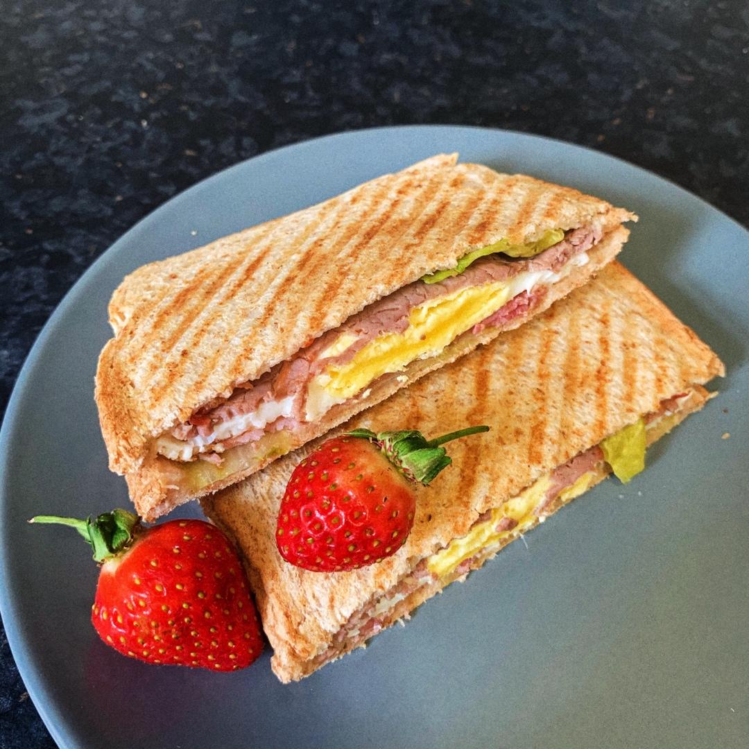 我有一台三明治机