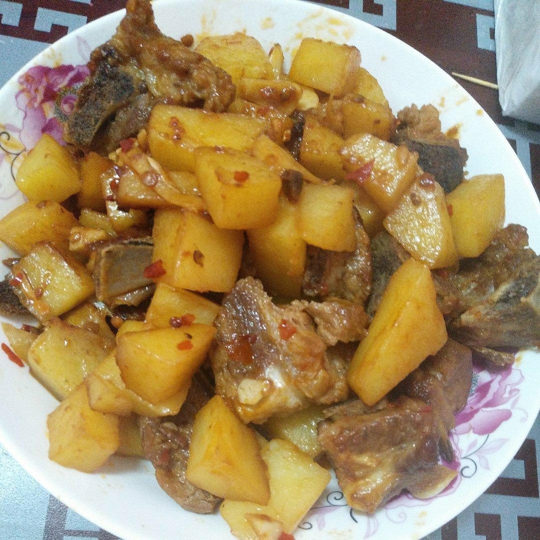 川味土豆烧排骨