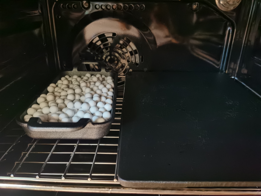 纯鲁邦种隔夜冷藏发酵亚麻籽黑芝麻全麦法棍（练习记录-附家庭烤箱自制蒸汽方法）的做法 步骤22