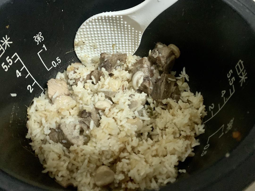 喷香排骨焖饭（爆好吃）