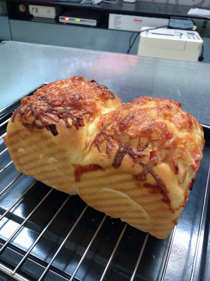 加热会爆浆的奶酪火腿吐司—面包新手也可以看懂的20步详细教程