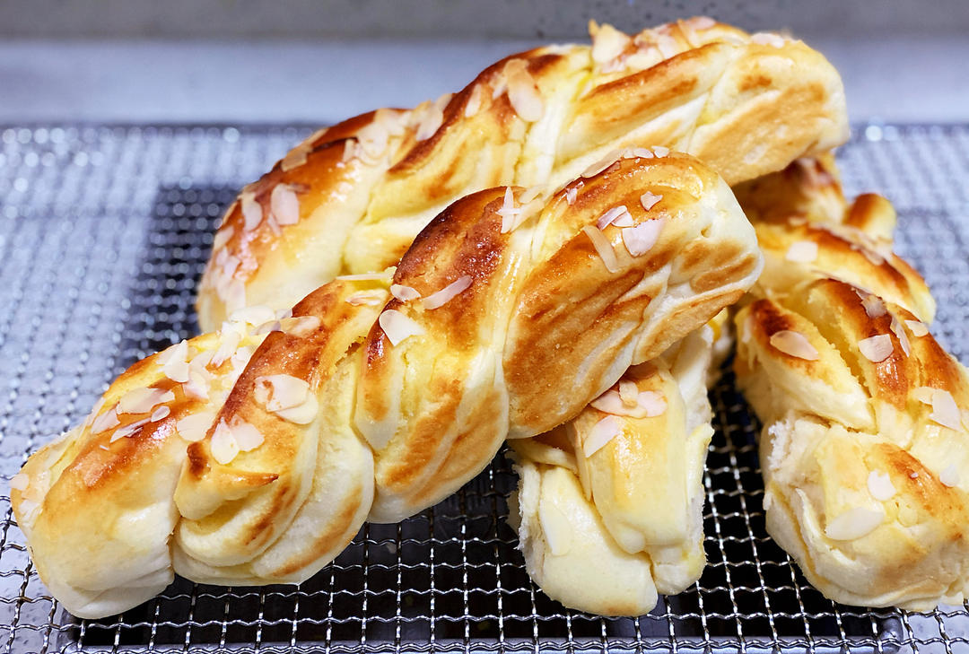 杏仁奶酥面包