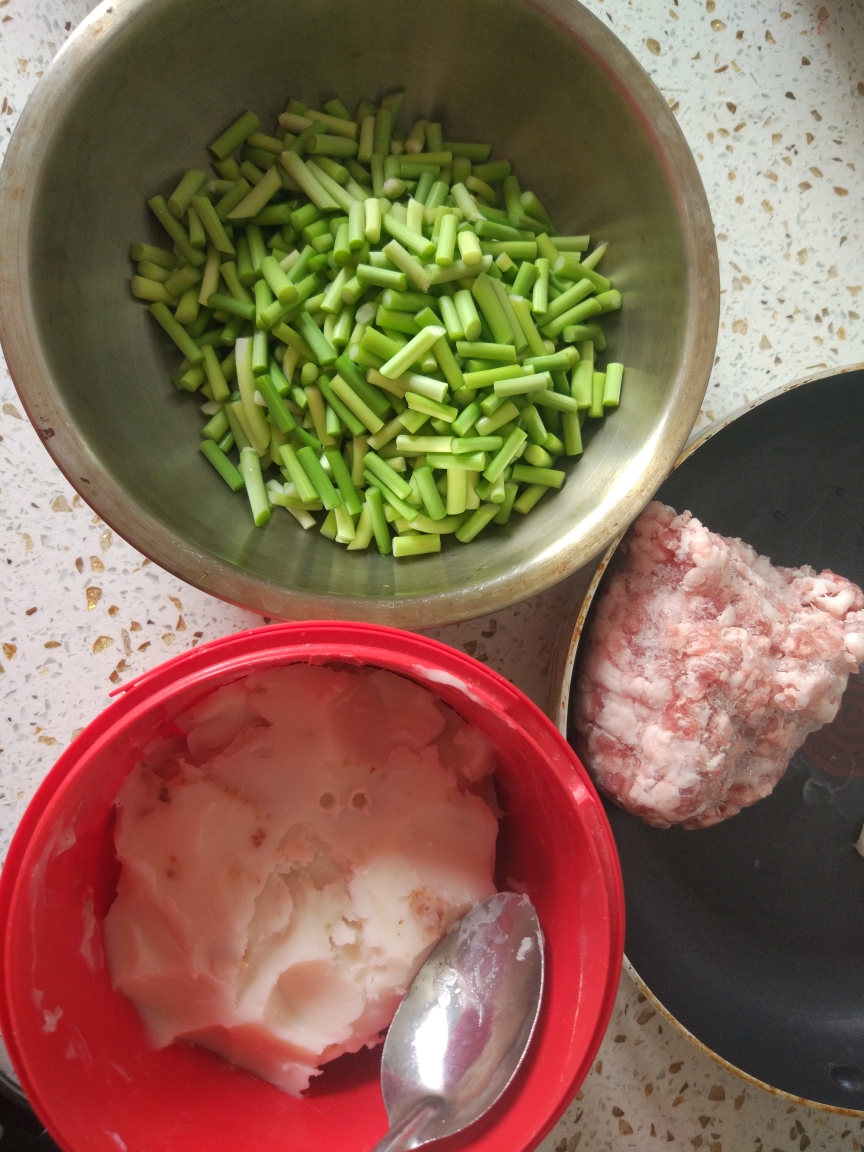 蒜苔猪肉碎拌面酱的做法 步骤1