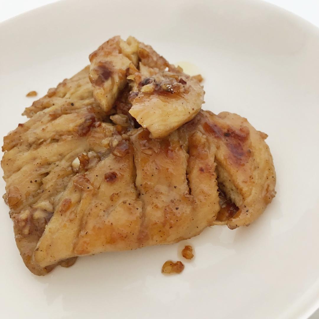 蘑菇蘑菇豆做的酷炫屌炸天好吃的煎鸡胸肉(香蒜蜂蜜煎鸡胸肉)