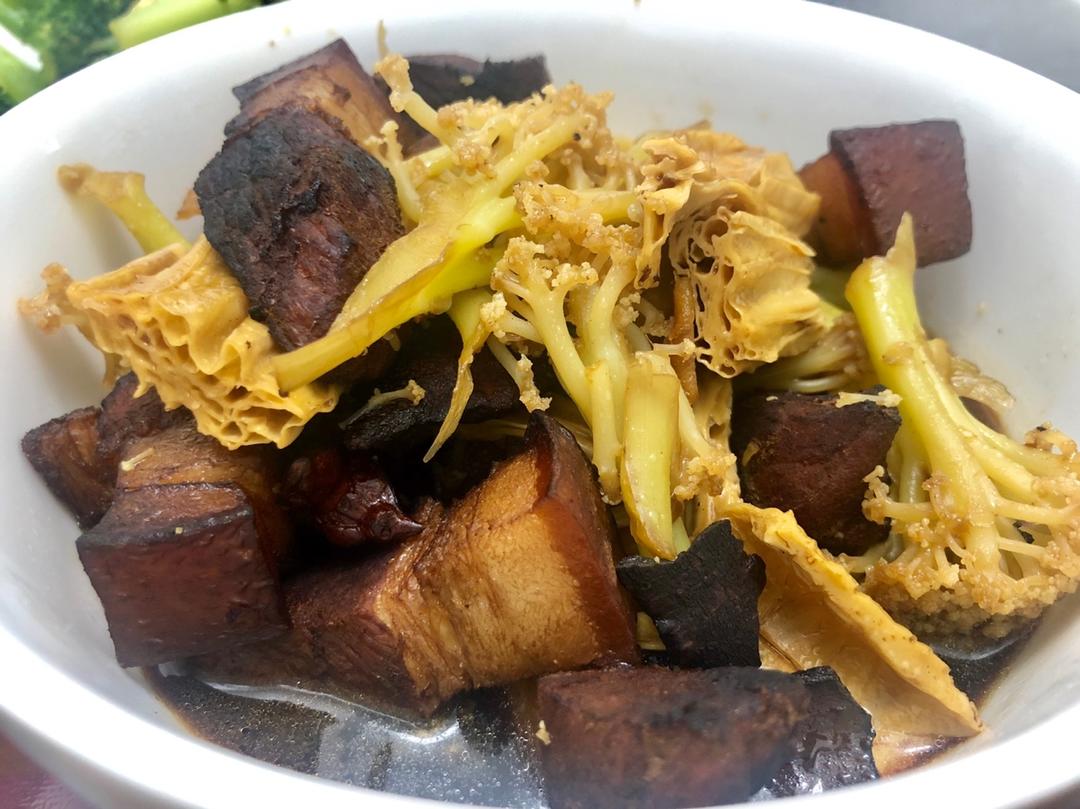 咬上一口😍满嘴流油的红烧肉炖豆角