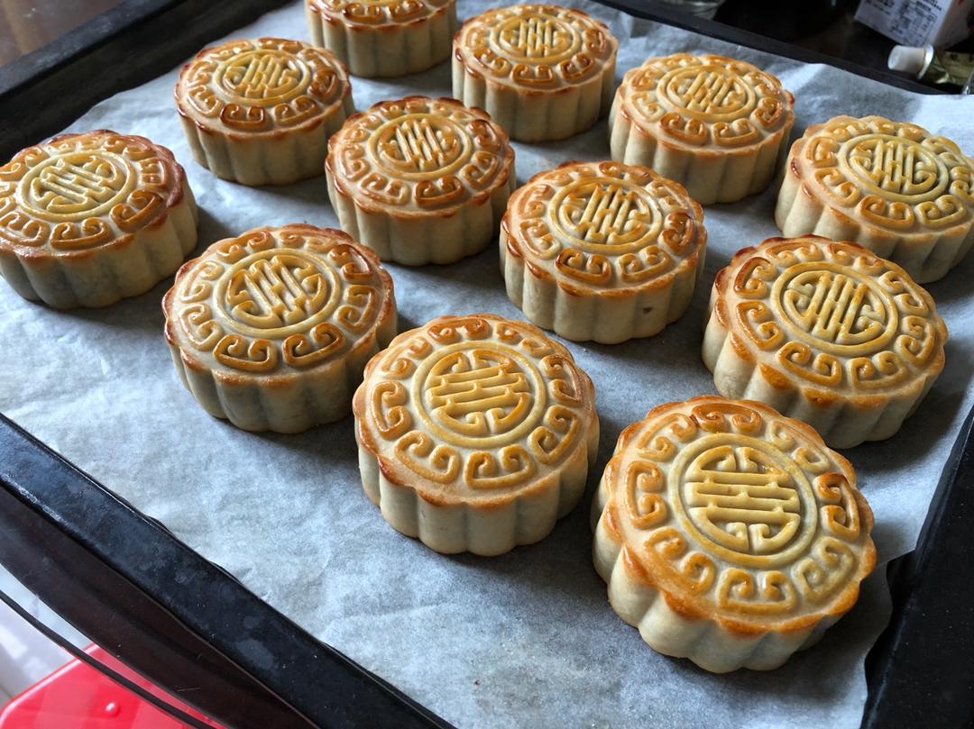 广式月饼—蛋黄莲蓉月饼