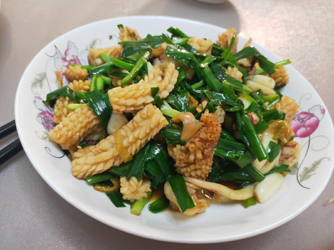 韭菜花炒鱿鱼花