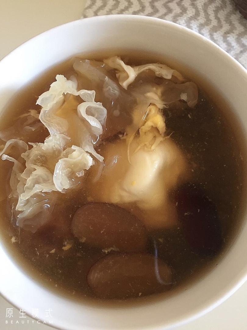 桂圆红枣银耳莲子羹（电饭锅版）