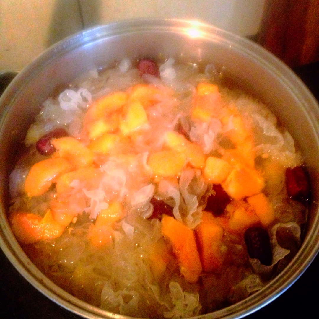 红枣木瓜银耳汤