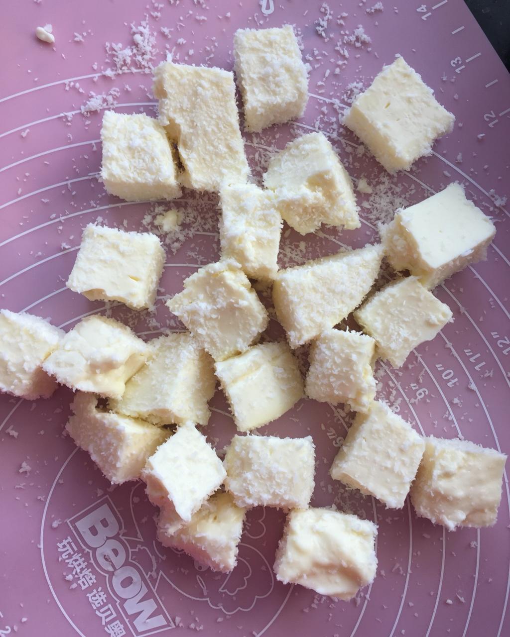 完胜85度C牛奶椰丝小方