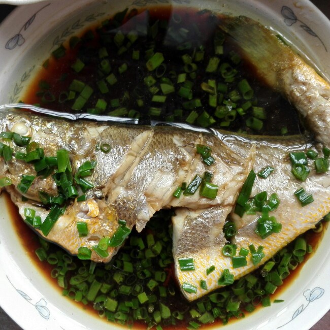 黛眉余温做的葱油鱼