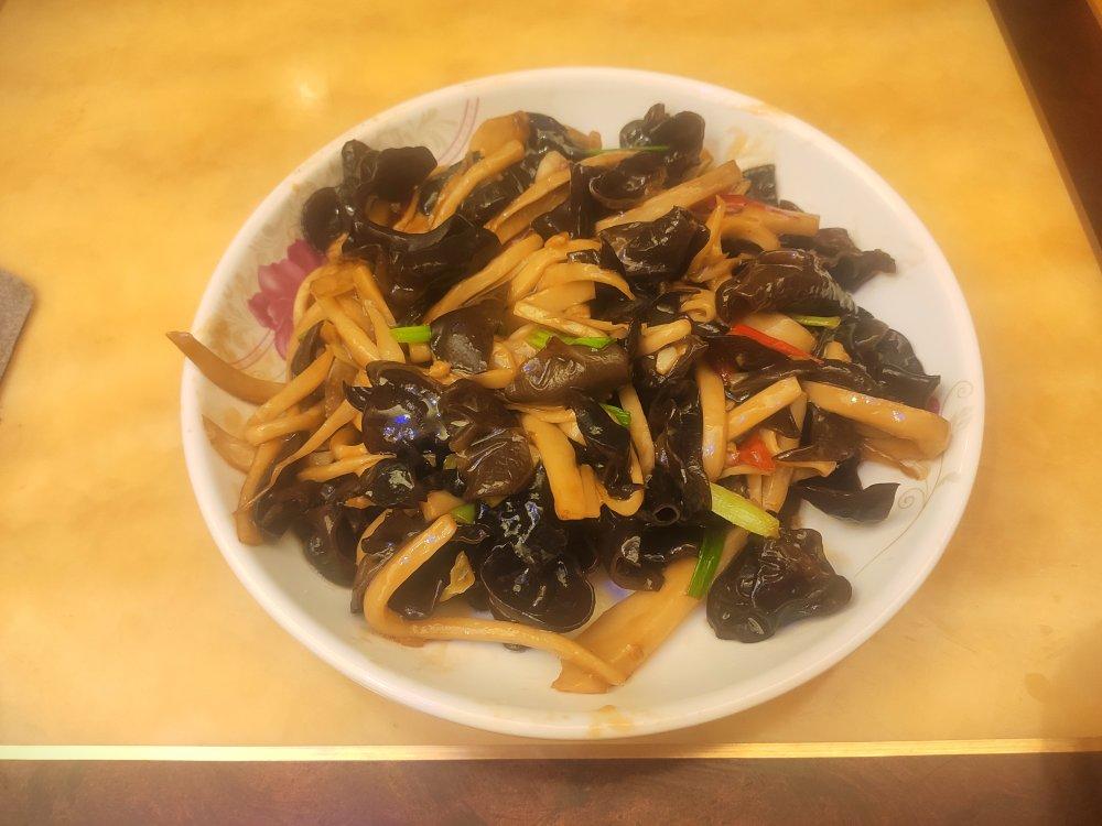 厨师长教你：“小炒黑木耳”的家常做法，味道口感很不错，收藏了