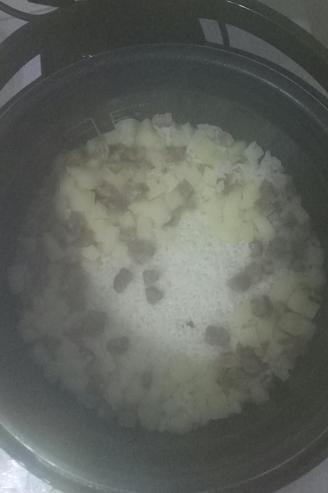 土豆焖饭