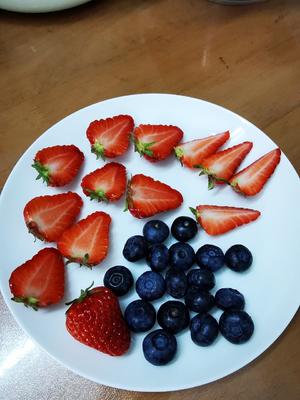 水果淡奶油裱花蛋糕的做法 步骤6