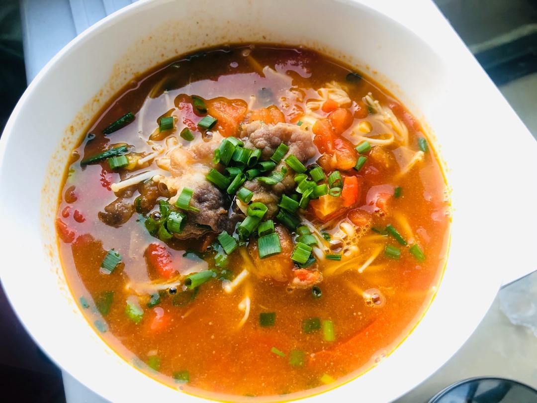 番茄金针菇肥牛