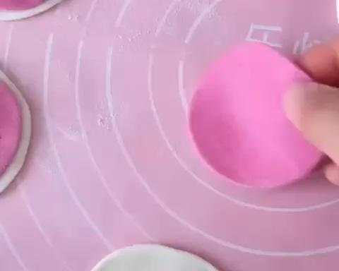 双色玫瑰花瓣馒头的做法