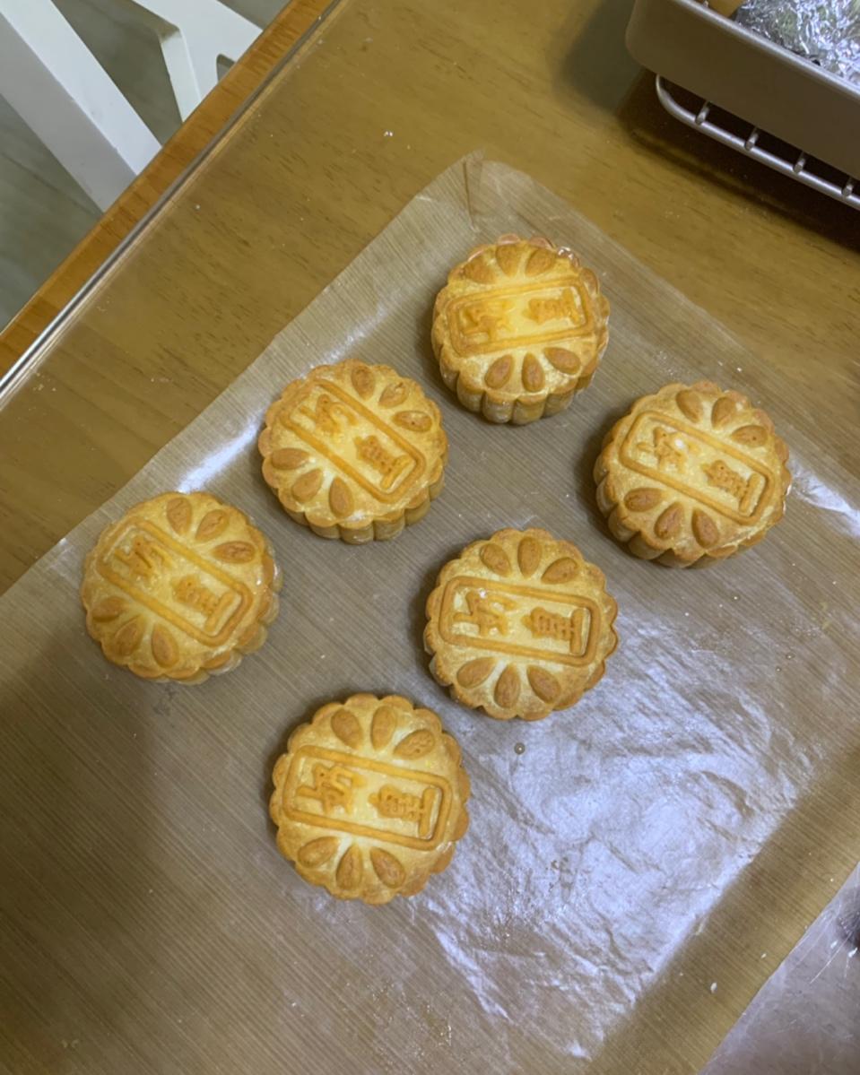 金沙奶黄月饼