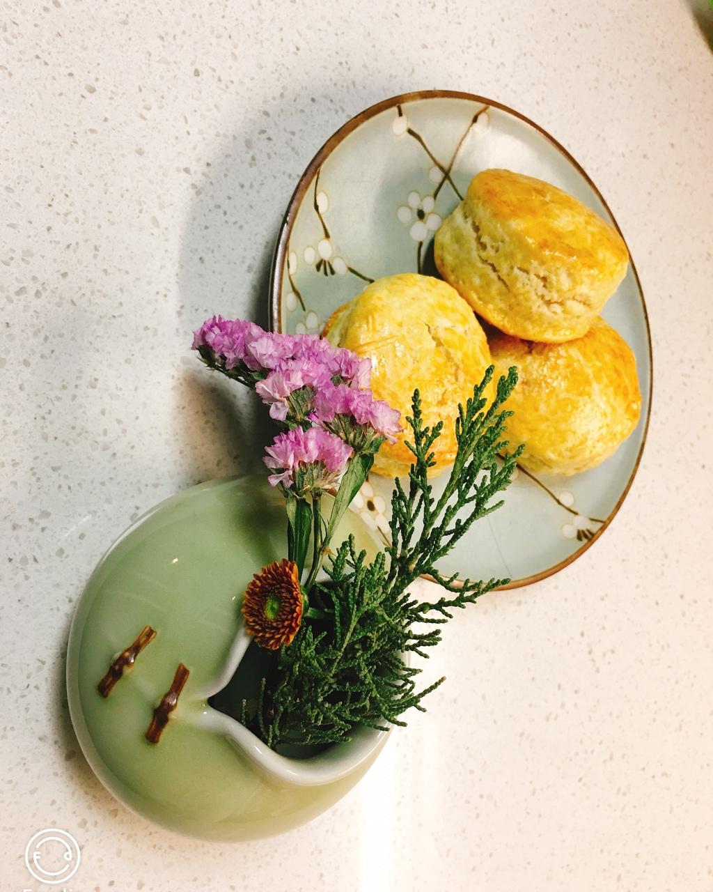 【视频】3分钟 奶油司康Scone(可能是世界上最快手的司康) 消耗淡奶油～