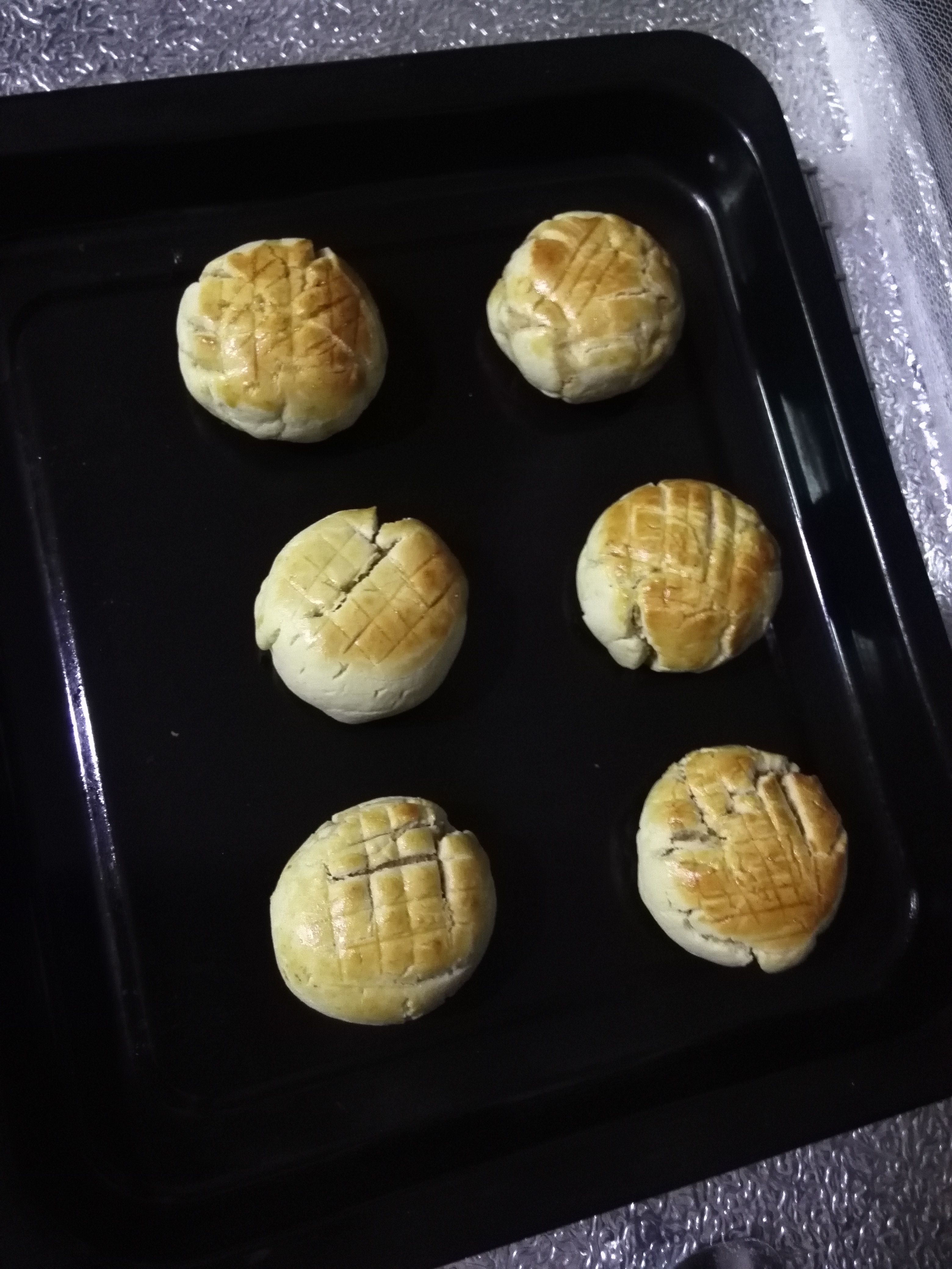 红莲蓉奶油皮月饼