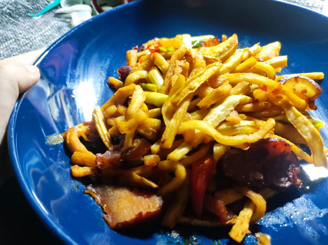 萝卜干炒腊肉（湘菜）新增腊肉快速去咸的方法