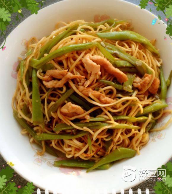 豆角鸡肉焖面