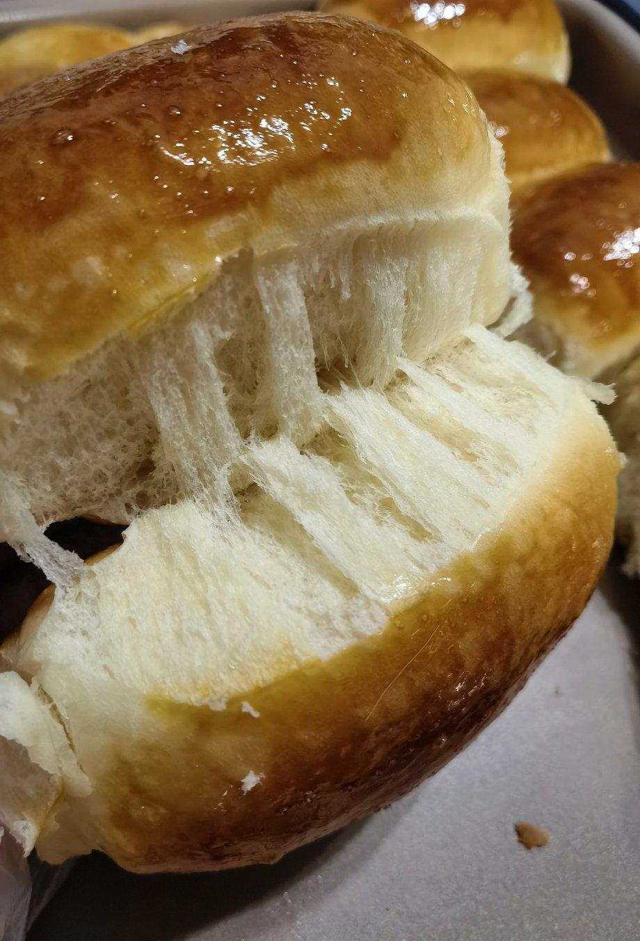 一次发酵，松软拉丝的牛奶小餐包