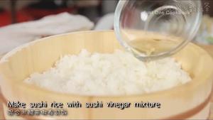 怎样做寿司卷（细卷）的做法 步骤1