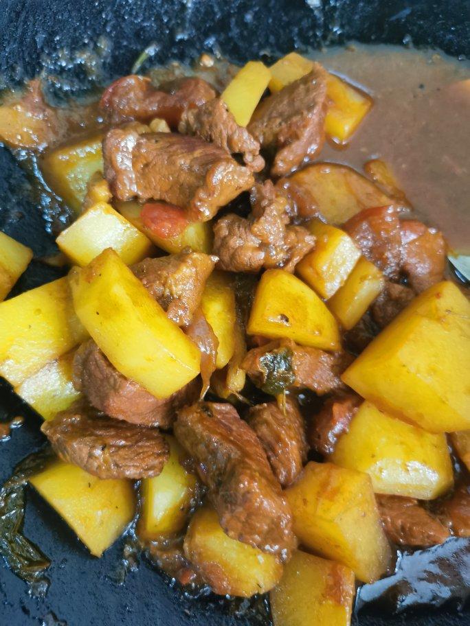红烧牛肉土豆 （独家秘制）