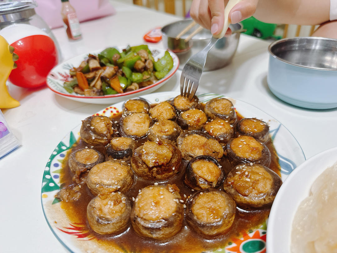 一口爆汁的虾滑酿口蘑